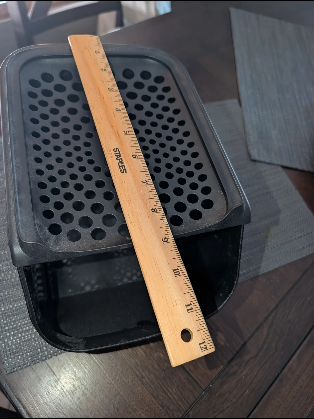 Tupperware Onion & Garlic Smart Container features a ventilated lid for air circ